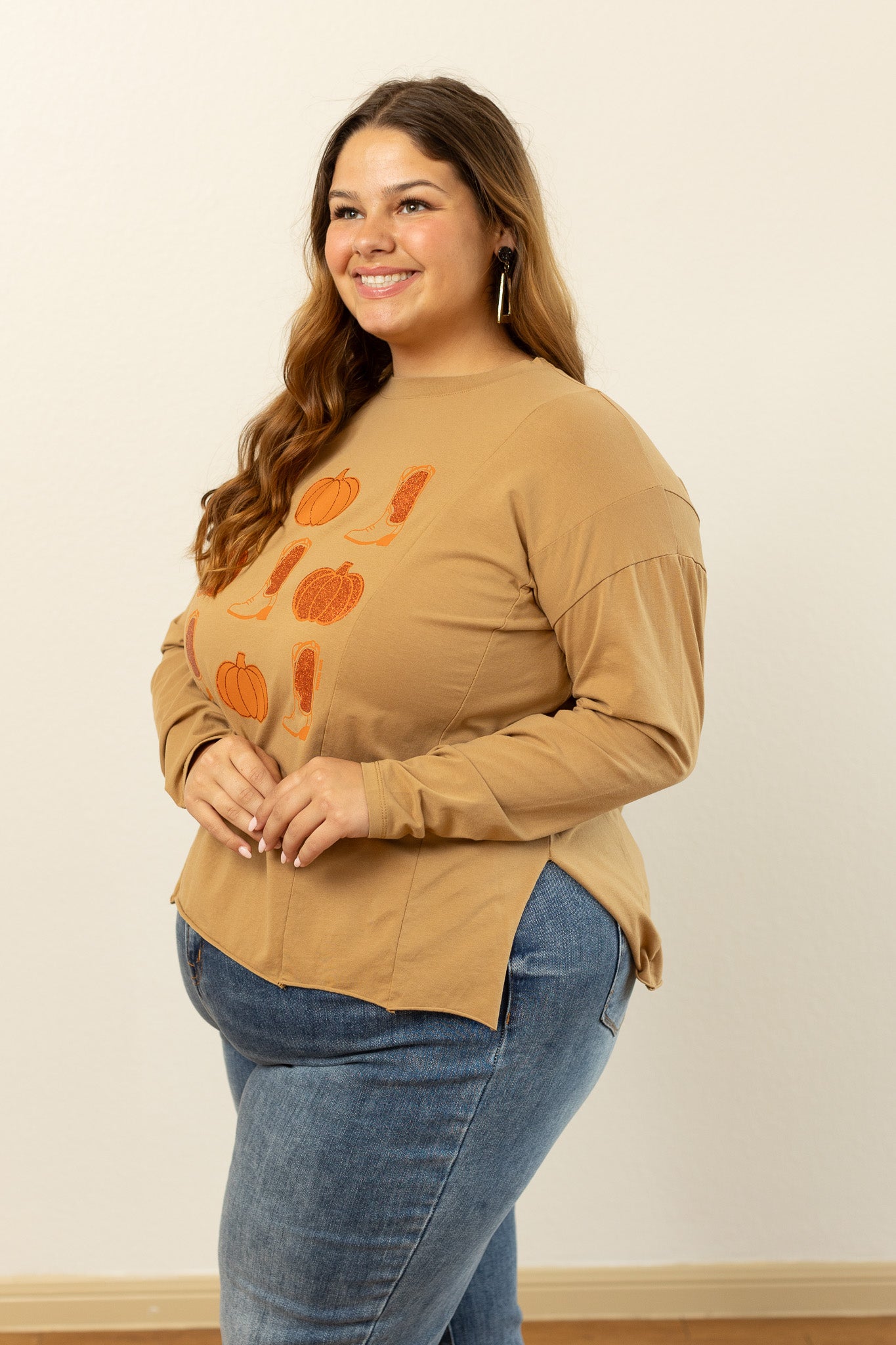 Boots and Pumpkins on Tan Long-sleeved T-shirts With Side Stitching