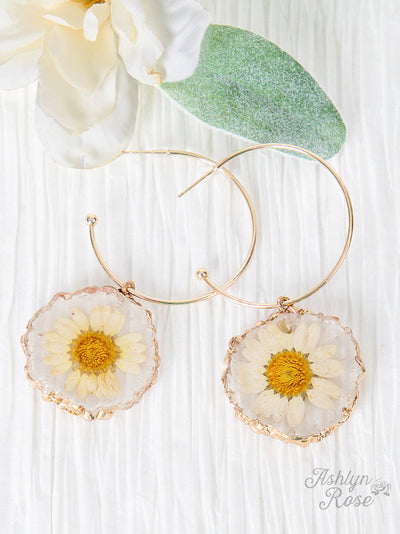 Pocket Full of Daisies Hoop Earring